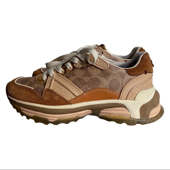 Coach Shoes - 💥👟 Coach  shoes very cute size 6.5 B👟💥